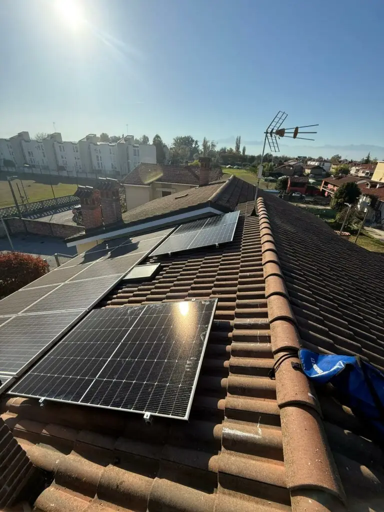 Impianto fotovoltaico di 10000 W
